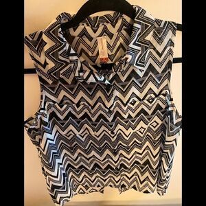 Women’s No Boundaries Top Sleeveless Button Down M